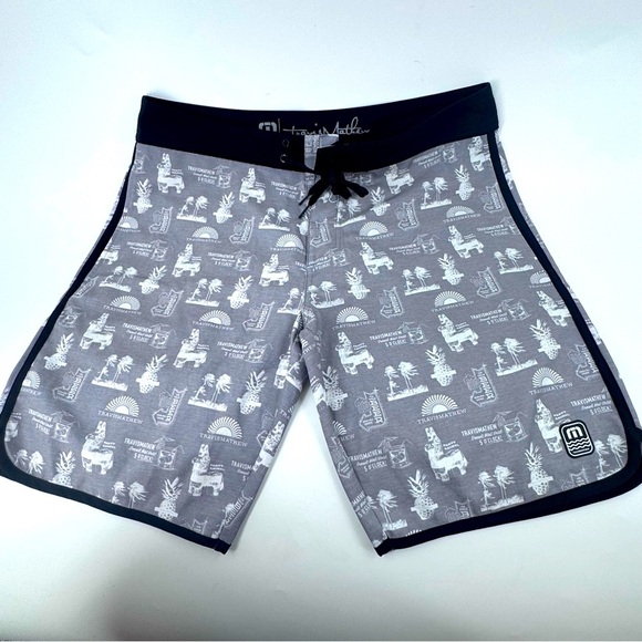 Travis Mathew Gray and Black Board Shorts with Geometric Pattern - Picture 1 of 9
